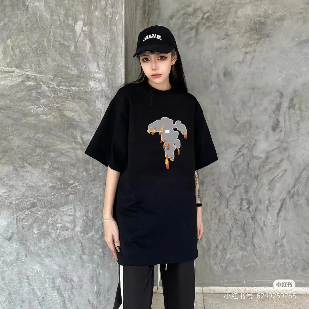 P80✨🔥 BALENCIAGA Paris lettering printed short-sleeved T-shirt. Custom-woven and dyed 300 grams of combed cotton heavyweight fabric. Zero color difference in threads. Perfect details. Different from the current currency version. Welcome to compare. Same Style for men and women. Must-sell in the picture above. Color: White Black Size: 1 2 3 4